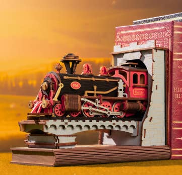 BOOK NOOK & WONDERLAND CENTURY TRAIN