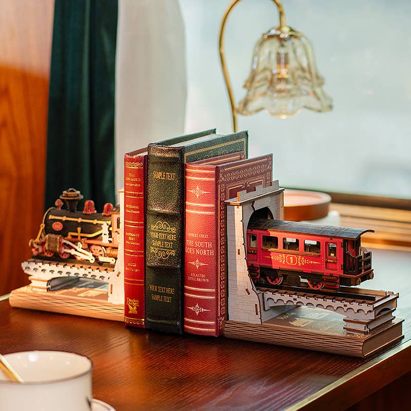 BOOK NOOK & WONDERLAND CENTURY TRAIN